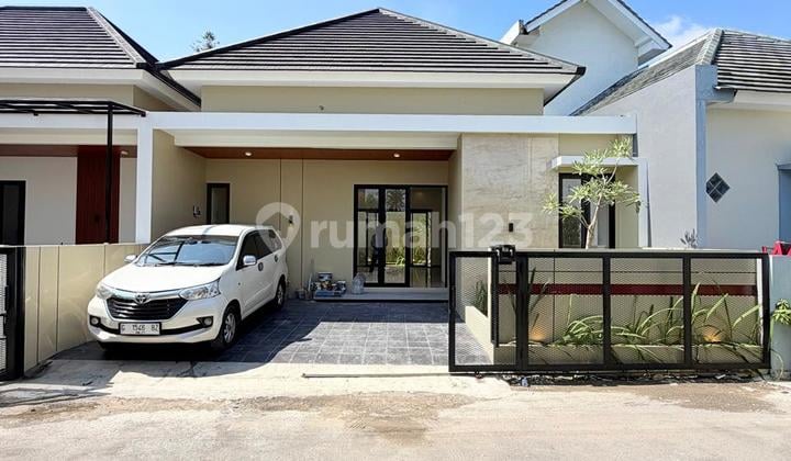 Only 1 Unit Left‼️Beautiful New Modern Limasan House in a Cluster in Catur Harjo Sleman Near Ibarbo Park