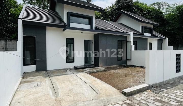 Rumah Cantik Minimalis - Harga Ekonomis Dalam Cluster 8 Unit di Ketingan Tirtoadi Mlati Sleman Dekat Pasar Cebongan