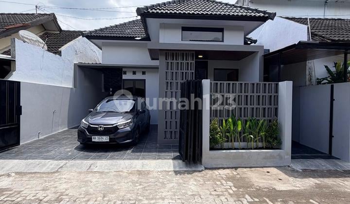 Rumah Baru Mewah Limasan Modern Dalam Perumahan di Kadisoka Dekat Mc Swalayan dan Pemancingan Kadisoka