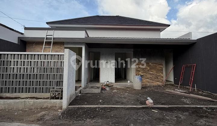 Rumah Kontemporer Modern dengan Tanah Luas di Purwomartani Kalasan Sleman Dekat Candi Sambisari