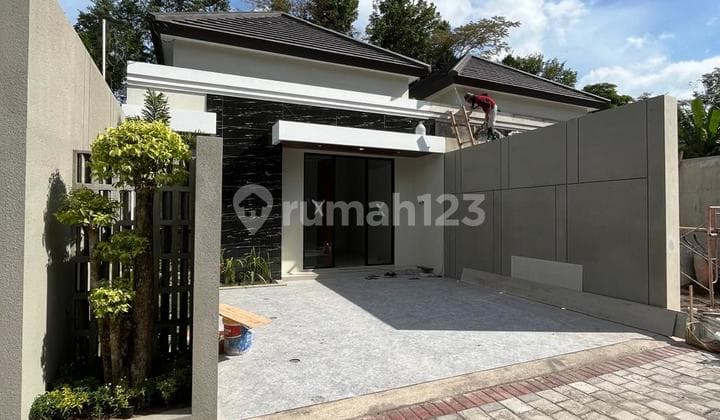 Rumah Mewah Modern Kekinian dengan Tata Ruang Nyaman di Jalan Kaliurang Km. 12.5 Ngaglik Sleman Dekat Kampus Uii