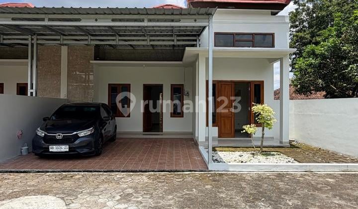 Rumah Cantik 2 Unit Couple Dalam Cluster 6 Unit di Jalan Kaliurang KM. 12 Wedomartani Ngemplak Sleman