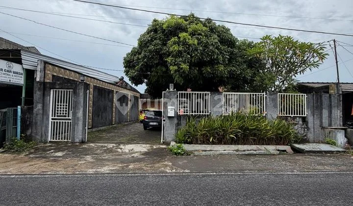 Strategis Banget‼️Strategis Banget‼️Rumah Mewah 1 Lantai dengan Tanah Luas Strategis Bangettepi Jalan Aspal di Sembego Maguwoharjo Depok Sleman