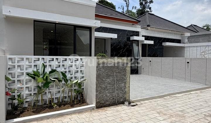 Murah Bangethanya 3 Unit Saja‼️Rumah Mewah Modern Open Space dengan Tanah Luas di Jalan Kaliurang KM. 13 Ngemplak Sleman Dekat Pasar Jangkang