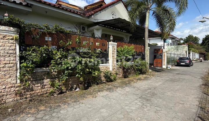 Rumah Mewah Asri Semi Furnished Dengan Tanah Luas Di Maguwoharjo Dekat Lottemart Dan Rs. Hermina