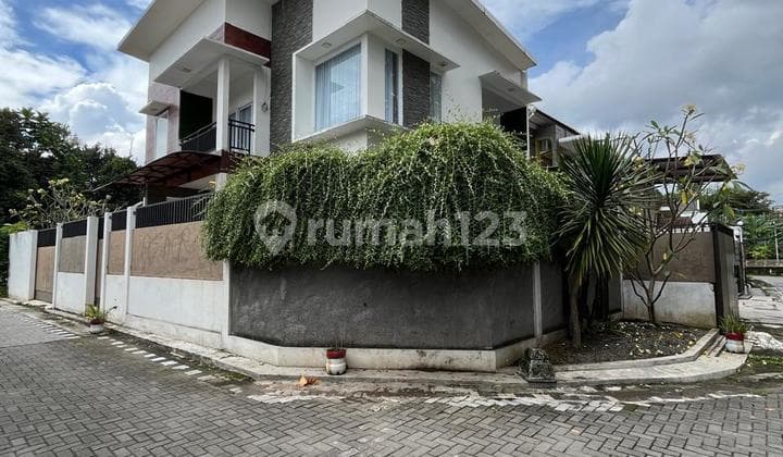 Luxury 2-Story Fully Furnished Premium House, Ideal for Homestay in Elite Sendang Adi Area, Mlati, Sleman