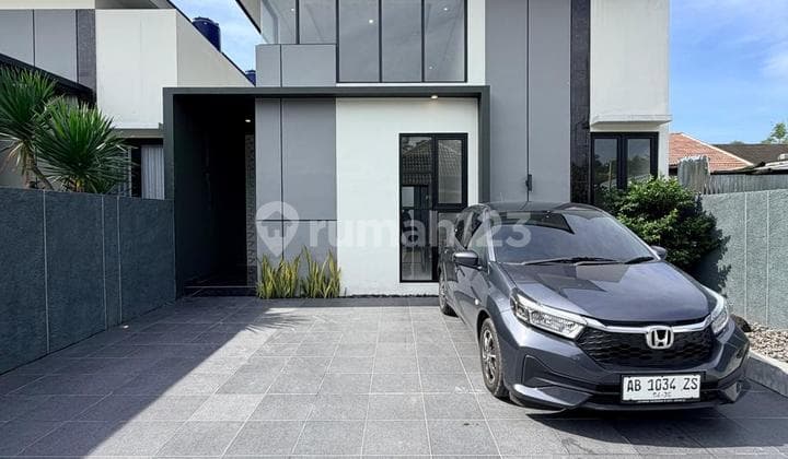 Rumah Baru Mewah Limasan Modern dengan High Ceiling Dalam Cluster di Jalan Kaliurang KM. 13 Sukoharjo Ngaglik Sleman Dekat Kampus Uii