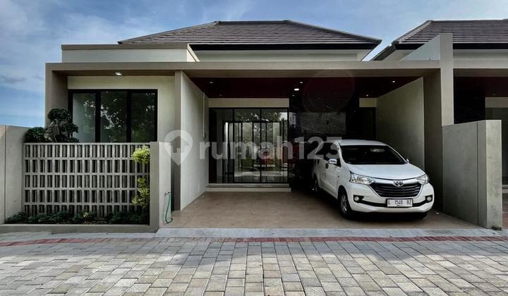 Ready 2 Unit Siap Huni‼️ Istimewa Rumah Baru Mewah Limasan Modern Industrial Di Maguwoharjo Depok Sleman Dekat Pasar Stan