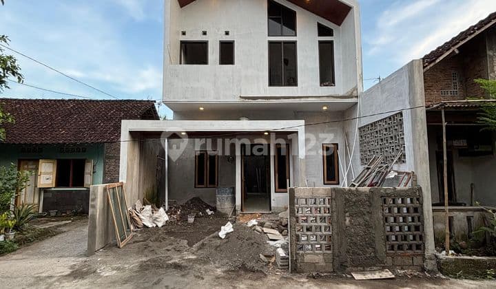 Cheap Cheap Cheap ‼️ Beautiful 2-Story Scandinavian House Near Sindet Elementary School, East Imogiri Road, and Nur Hidayah Hospital
