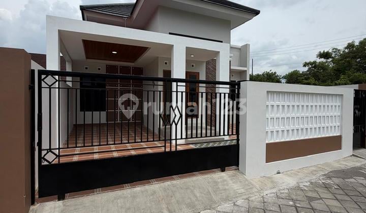 Murah Banget‼️Rumah Baru Cantik Limasan Modern Istimewa Dalam Cluster di Wedomartani Sleman Dekat Budi Mulia Tajem