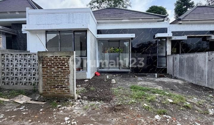 Rumah Mewah Modern Open Space dengan Tanah Luas di Jalan Kaliurang Km. 13 Ngemplak Sleman Dekat Pasar Jangkang