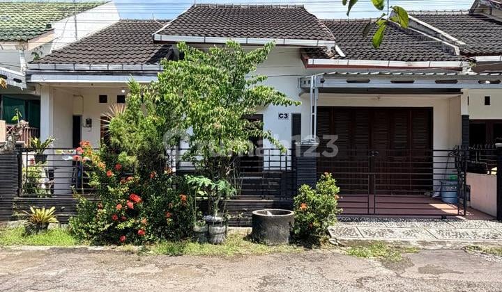 Super Cheap Special‼️Beautiful House in a Furnished Housing Complex on Jalan Wates KM. 10 Near Mercu Buana Campus
