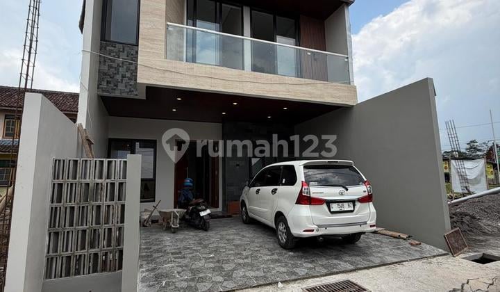 New 2-Story House with Modern Luxury Design on Palagan Street Km 8, Ngaglik Sleman, Near Hyatt Hotel