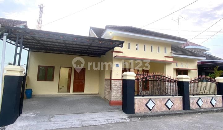 Rumah Cantik Dan Luas Dalam Ringroad Kotagede Dekat Kampus Stipram Dekat Ke Kota Jogja