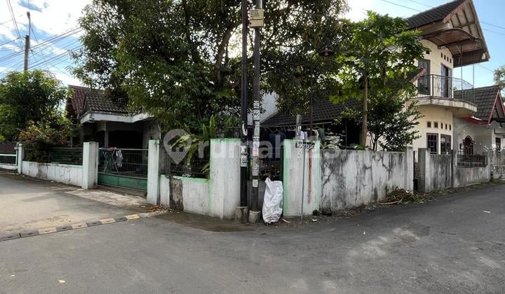 Rumah Luas Hook Strategis 2 Lantai Di Maguwoharjo Depok Sleman Dekat Pasar Stan