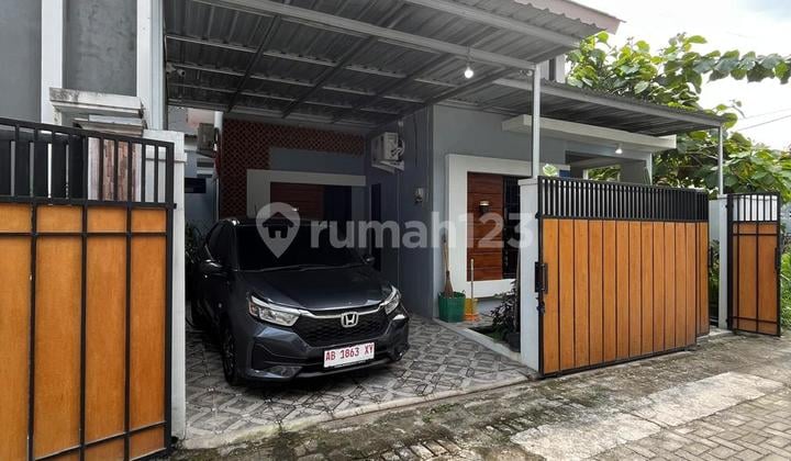 Beautiful Modern House With Mezzanine Full Furnished in Griya Tamantirto Kasihan Bantul Cluster Near Gunung Sempu & Pusdiklat