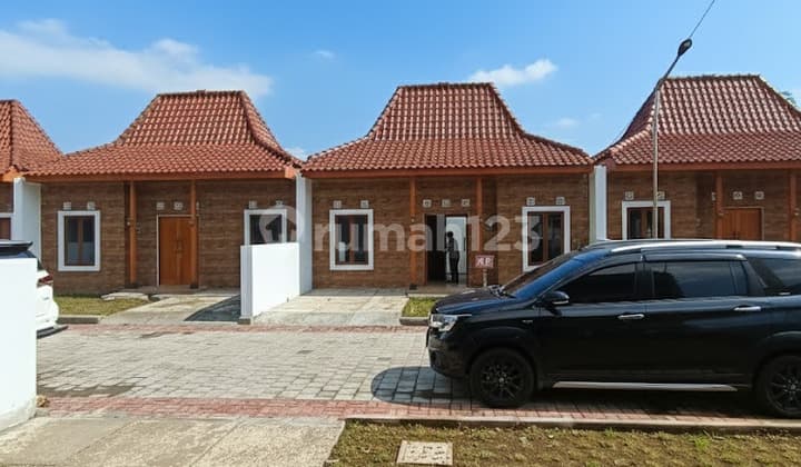 Rumah Baru Etnik Klasik Bata Ekspose Jawa Modern Dalam Perumahan di Turi Sleman