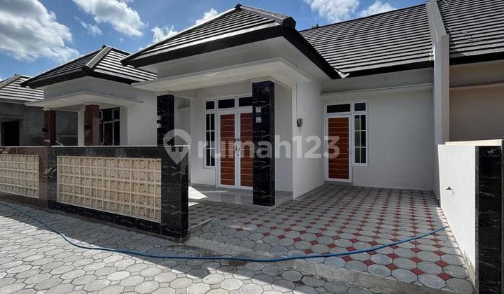 Beautiful New Modern Limasan House Ready to Occupancy 5 Units in a 10-Unit Cluster in Potorono Banguntapan Bantul Near Jogja TV