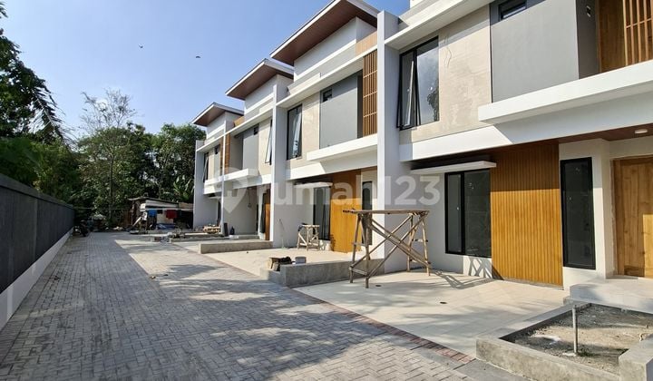 Rumah Mewah Modern Kontemporer 2 Lantai Dalam Mini Cluster 5 Unit Di Tlogoadi Mlati Sleman Dekat Rsa Ugm Jombor