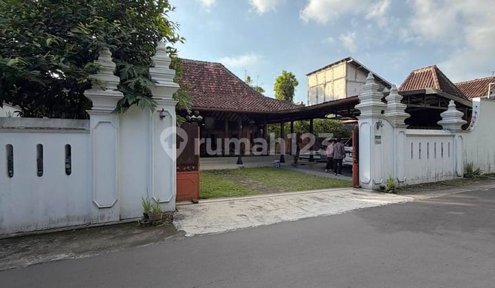 Rumah Klasik Joglo Limasan Full Kayu Jati Kuno dengan Kolam Renang dan Pendopo di Jalan Kaliurang Km. 13 Ngaglik Sleman Dekat Kampus Uii