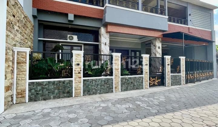 Rumah Mewah 2 Lantai Tanah Luas Dengan Kolam Renang View Sawah Hijau Di Maguwoharjo Depok Sleman Dekat Kampus Instiper