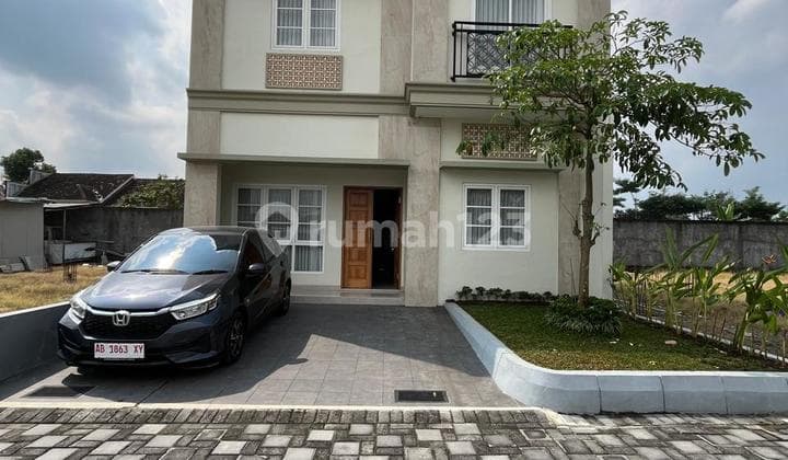 Rumah Mewah 2 Lantai Strategis & Berkualitas Dalam Cluster 7 Unit Di Jalan Palagan Km 9, Gito Gati Ngaglik Sleman
