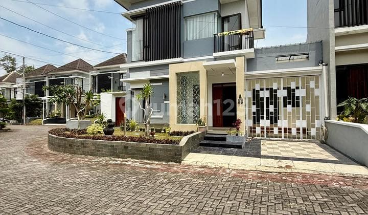 Rumah 2 Lantai Mewah Strategis Dalam Komplek Perumahan Elite dengan Security 24 Jam Dekat Hotel Hyatt Jalan Palagan, Sleman Yogyakarta.