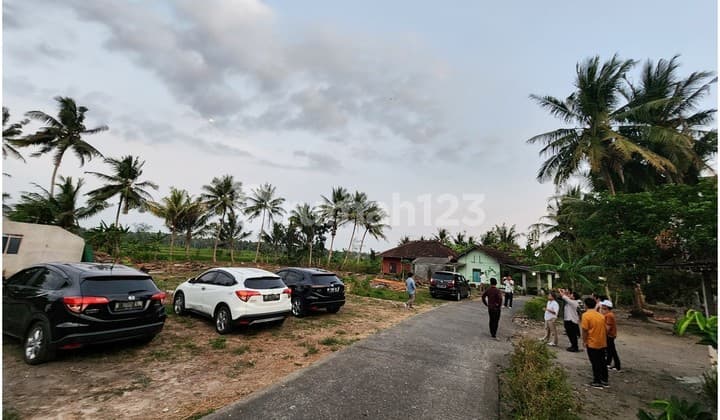 Dekat Pengadilan Agama Wates Tanah Yogyakarta di Jl. Nasional Wates-Jogja
