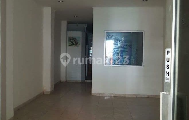 House in Jelambar West Jakarta Suitable for Business