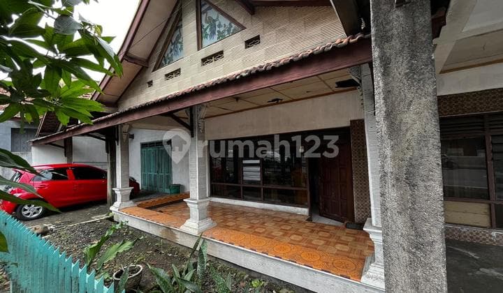 Two-story house on the main highway Semarang Solo Ungaran