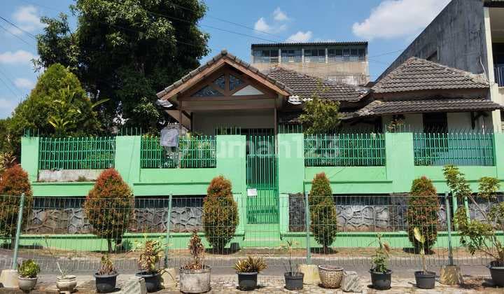 Rumah Tengah Kota di Perumahan Srondol Asri, Semarang Atas