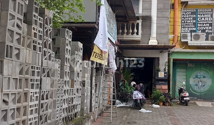 Ruko dijual lokasi pinggir jalan ARTERNATIF CIBUBUR lokasi strategis,rame dekat transmart cibubur