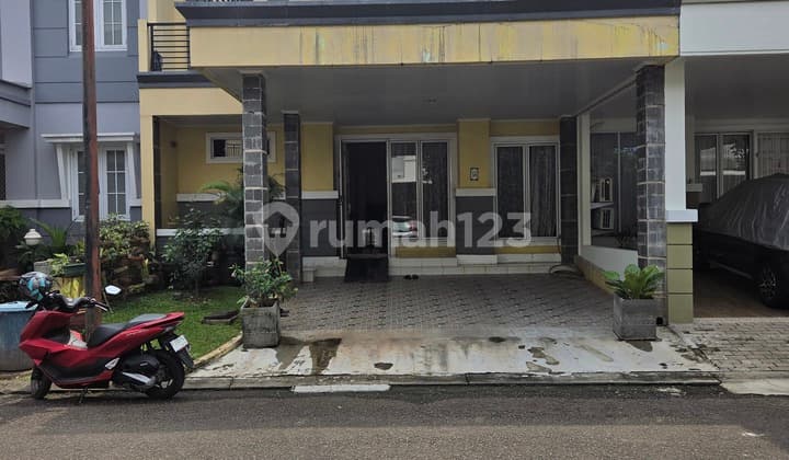 Translated to English: For Sale House in Kota Wisata, Flood-Free, Near Living Word Mall, Close to Toll Access, Nagrak Toll Gate, Narogong Toll Gate.