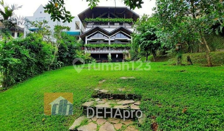 Rumah Cantik Desain Swiss Khusus dirancang Arsitek Papan Atas di Vila Cinere Mas.