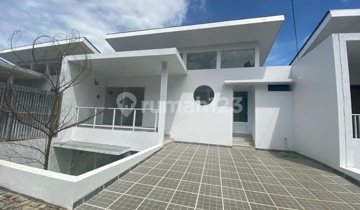 Rumah Cantik Retro Minimalis Style Dalam Cluster.