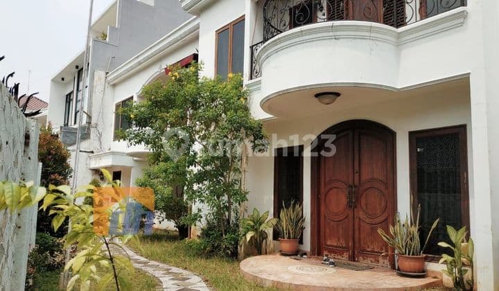 Rumah Cantik 2 Lantai Banyak Fasilitas Disekitarny di Lebak Bulus