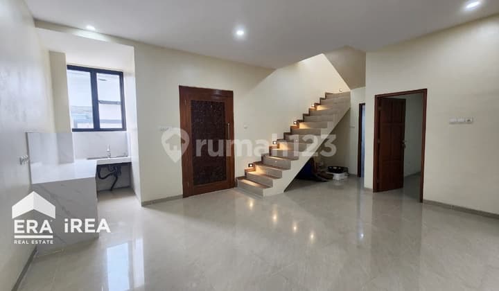 Rumah Solo Baru Dekat The Park Mall