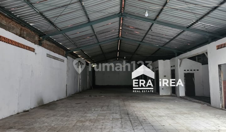 Sewa Murah Ruang Usaha Solo Dekat Stadion Sriwedari