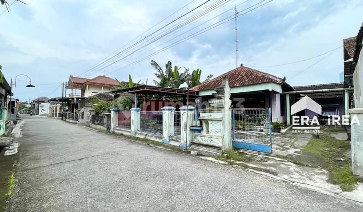 Solo Colomadu House Near Adi Soemarmo Airport