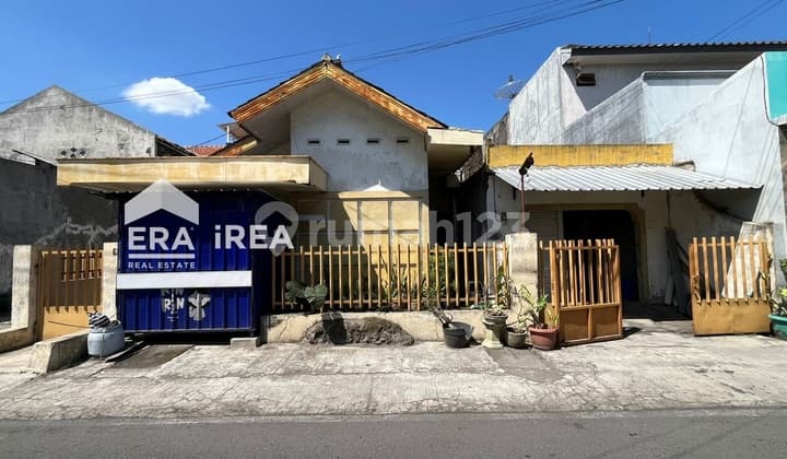 Rumah Solo Kota Dekat Stadion Manahan