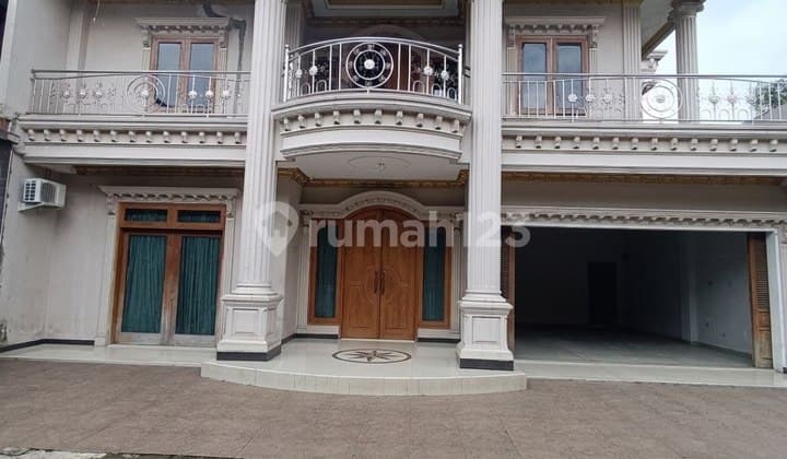 Ciracas - Jual Murah Rumah Besar Megah Furnished