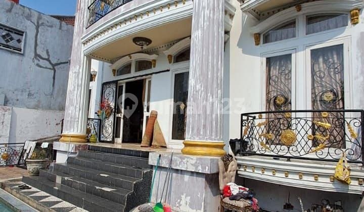Rumah Besar Megah Ada Pool Akses 2 Mobil di Kramat, Senen