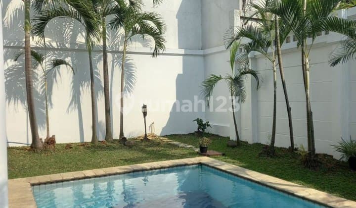 Rumah Lux Town House di Pejaten Barat