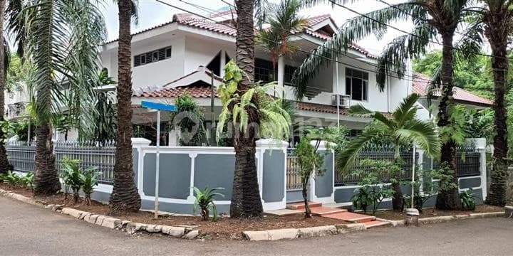 Rumah Besar Hoek di Dukuh Patra, Menteng Dalam
