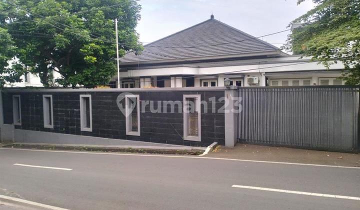 Jual Cepat Murah Rumah Siap Huni Ada Pool Pinggir Jalan di Jalan Bangka, Kemang