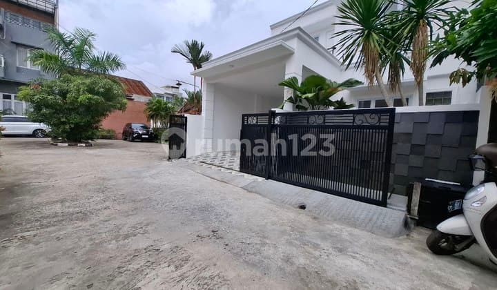 Rumah Baru Modern Design Dekat Grand Galaxy Bekasi