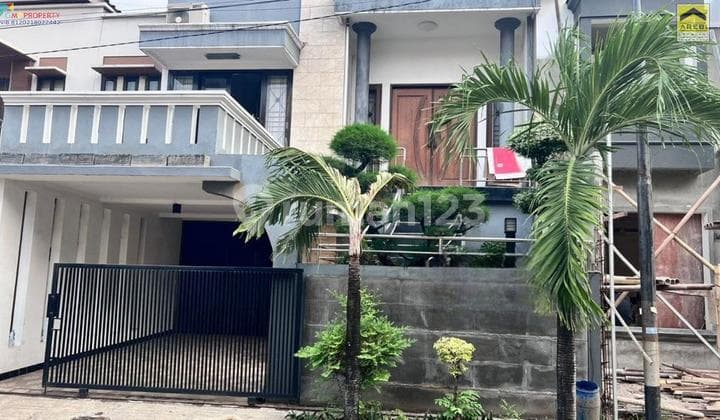 Jual Cepat Rumah Bagus Ada Garasi di Komplek Jatinegara Baru