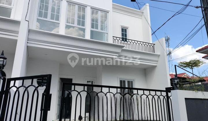 Rumah Brand New American Classic di Jatiwaringin