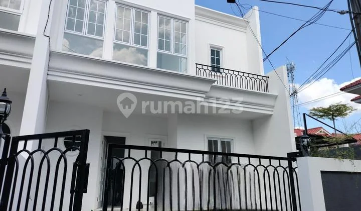 Rumah Baru Siap Huni American Classic Dekat Pintu Tol Jatiwaringin, Bekasi