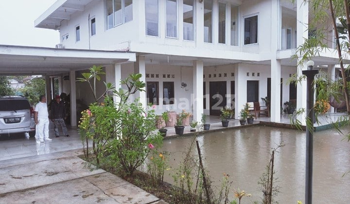 Jual Murah Rumah Villa Luas 3.000m2 Dengan 11 Kolam Ikan Dekat Jalan Raya Parung-Bogor